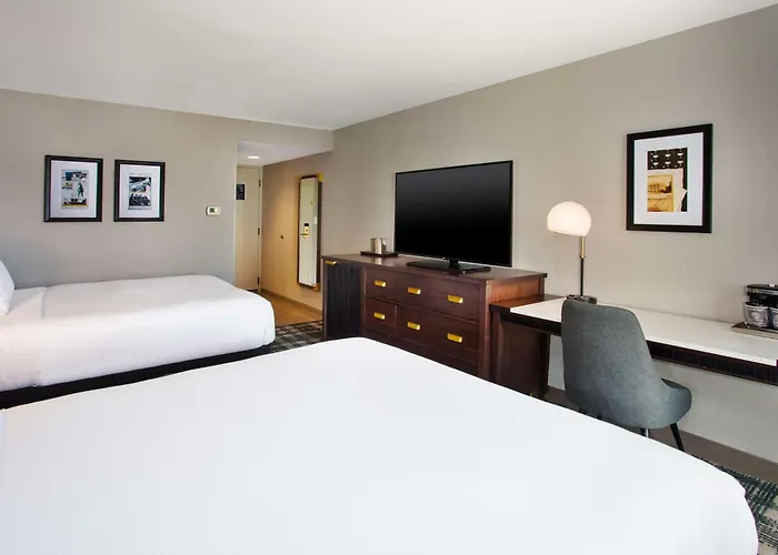 Doubletree By Hilton Lansing