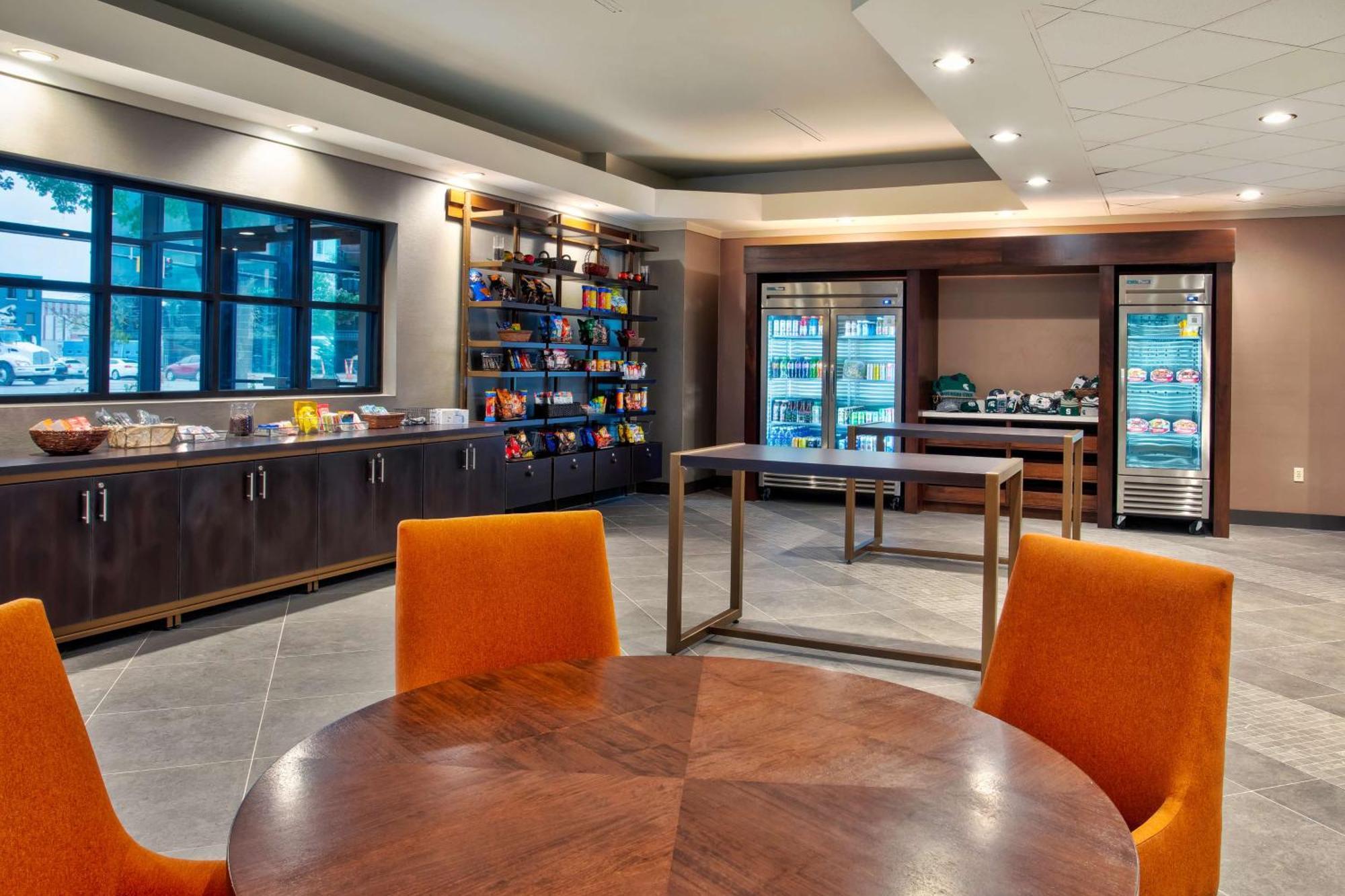 Doubletree By Hilton Hotel Lansing